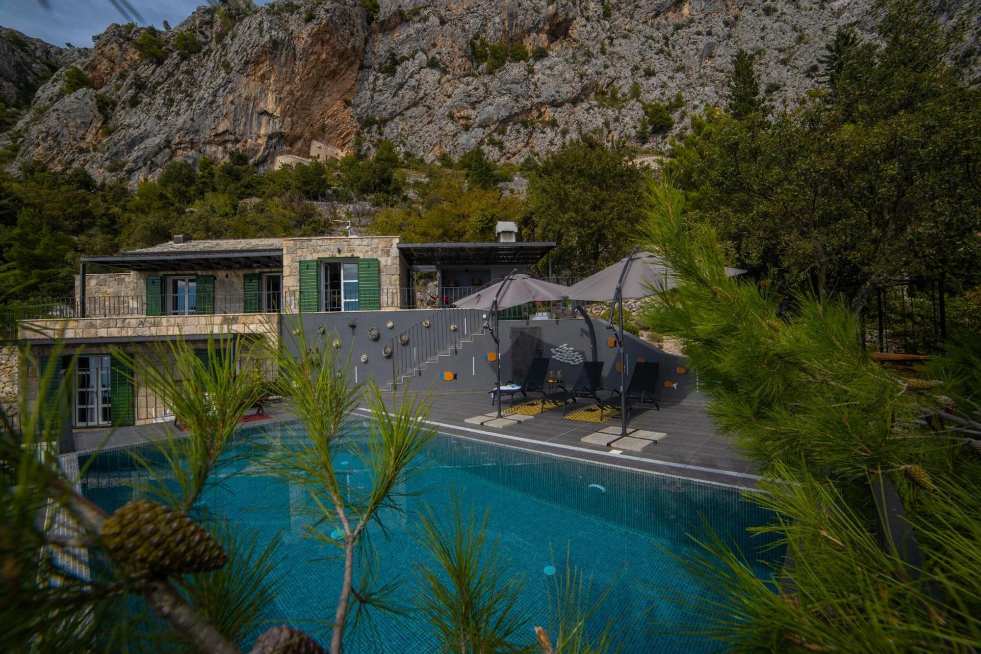2m * Makarska