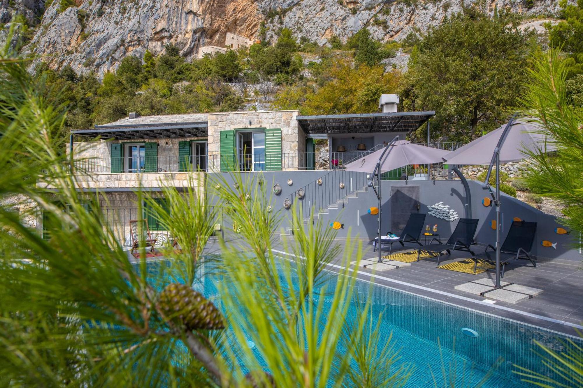 2m * Makarska